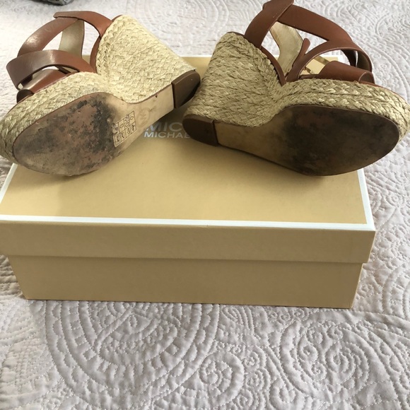 Micheal Kors wedge sandals - Picture 2 of 4